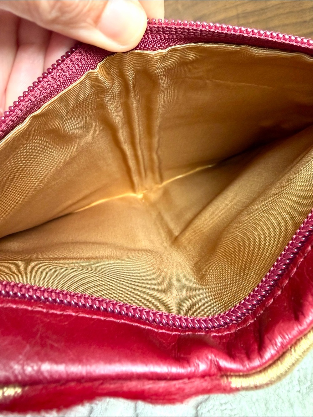 Htf HOBO Lauren Red Calf Hair Wallet Clutch Gold Metallic Kisslock Western Chic - Picture 13 of 16